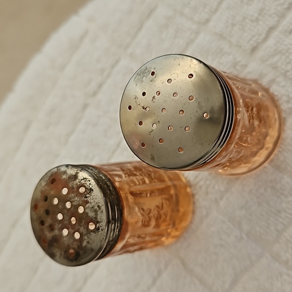 Sharon Cabbage Rose 2 sets of Salt and Pepper Shakers Depression Glass - Picture 5 of 12